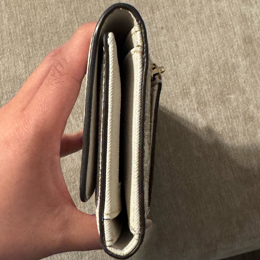Used Michael Kors trifold Women's Wallet - Picture 2 of 9
